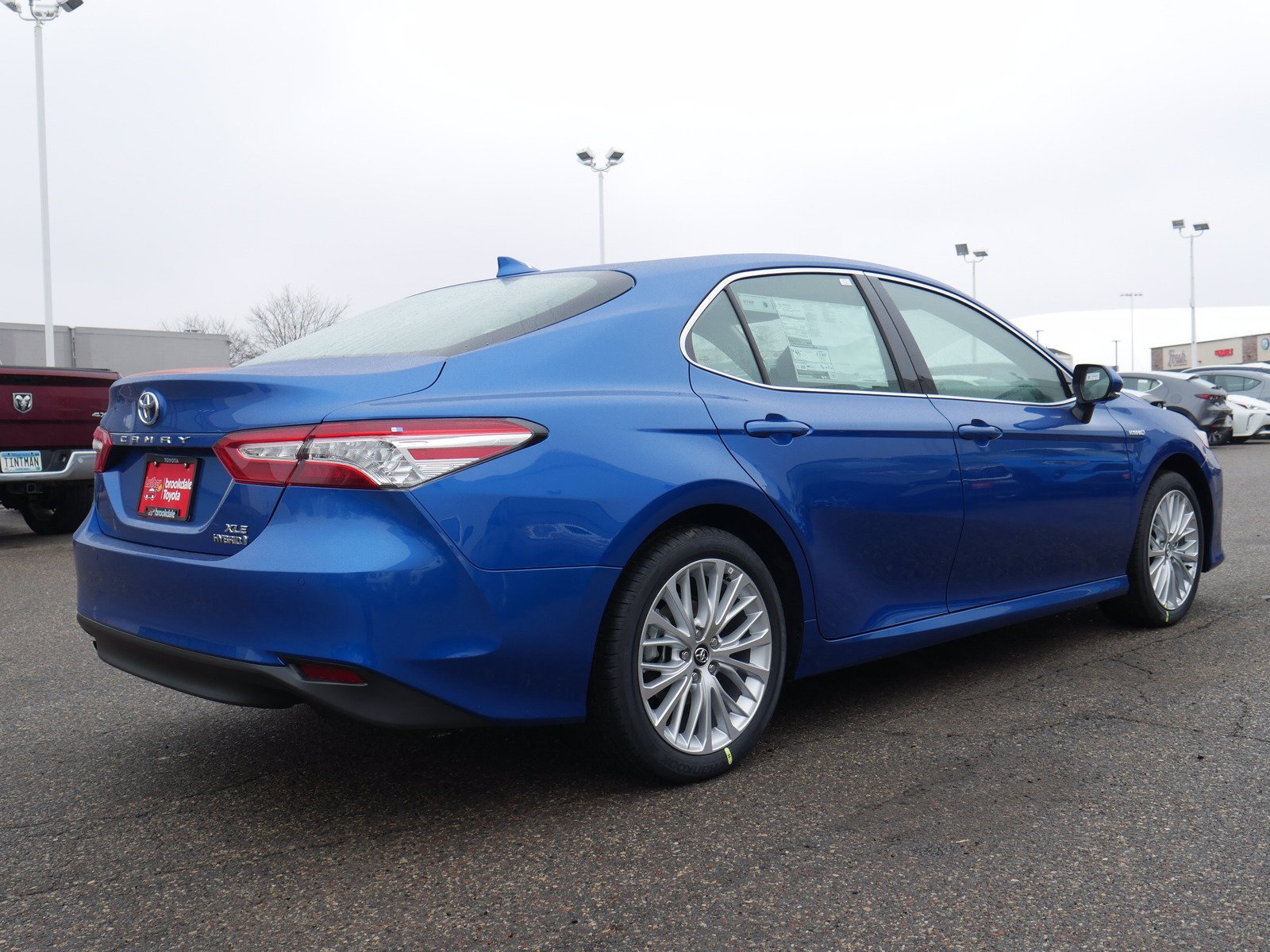 New 2020 Toyota Camry Hybrid XLE 4dr Car in Brooklyn Center #12972 ...