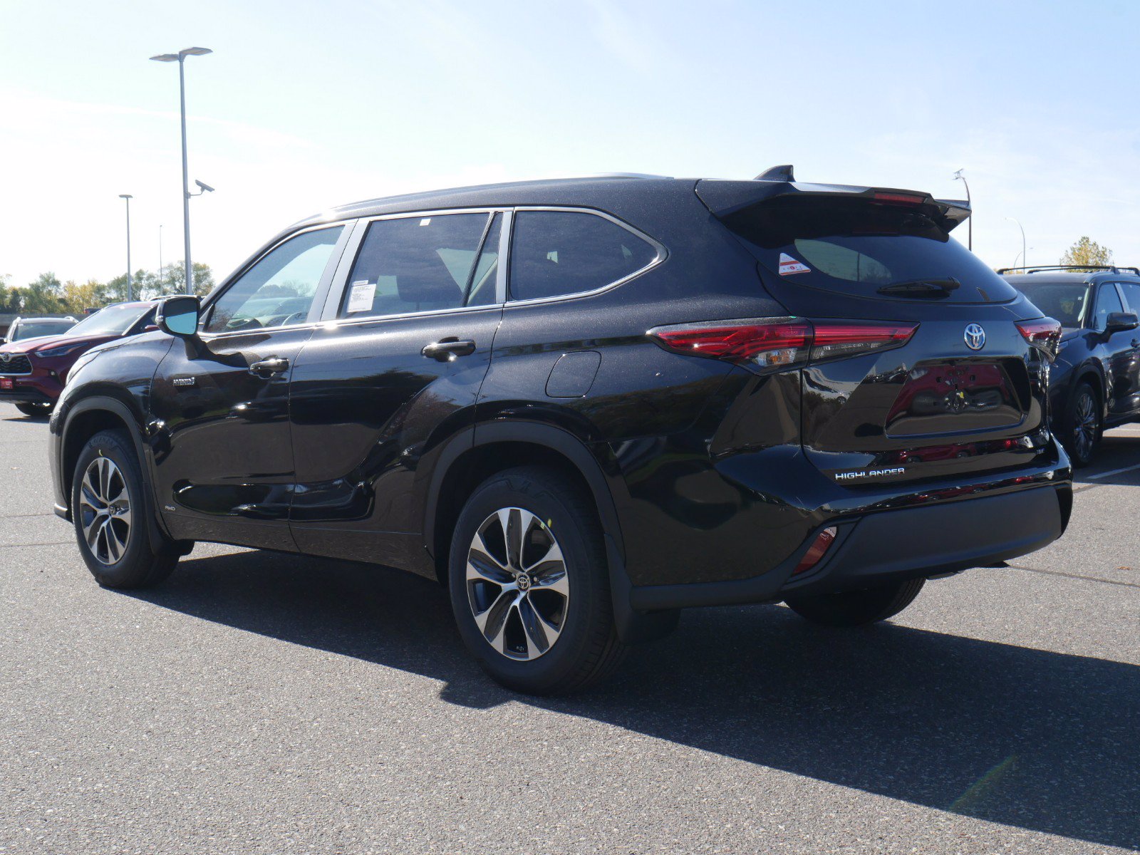 New 2021 Toyota Highlander Hybrid XLE Sport Utility in Brooklyn Center 